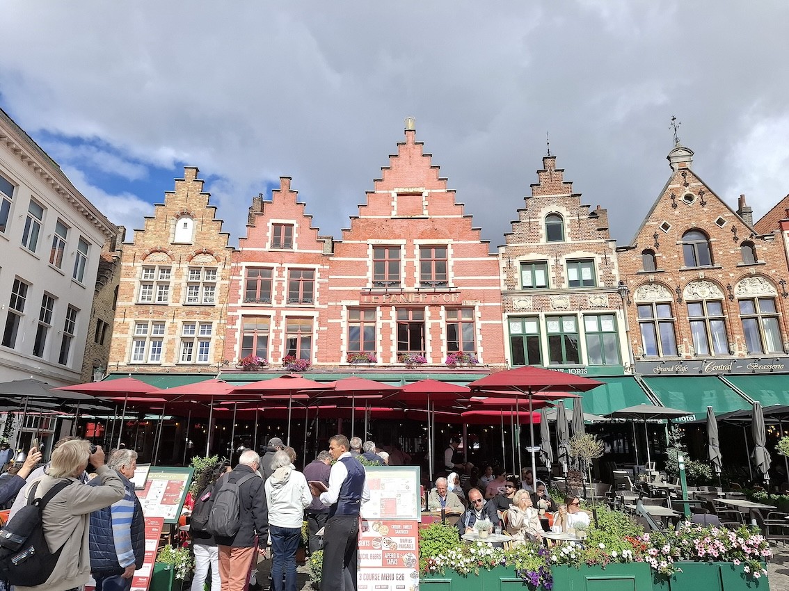 19 bruges facades en gradins